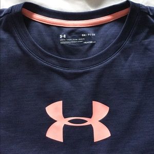 Under Armour Tops - Under Armour T-Shirt Under Armour Tops - Under Armour T-Shirt